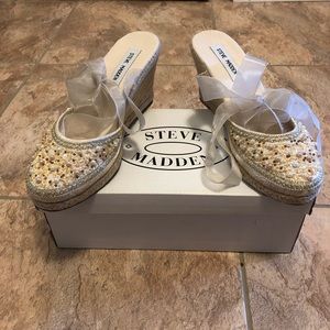 Steve Madden Champagne Wedges (NEVER WORN)